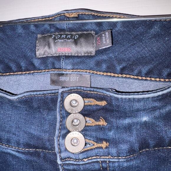 Torrid Super Soft Jegging Jeans Women’s 20R Distressed Triple Button Dark Wash - Picture 3 of 4